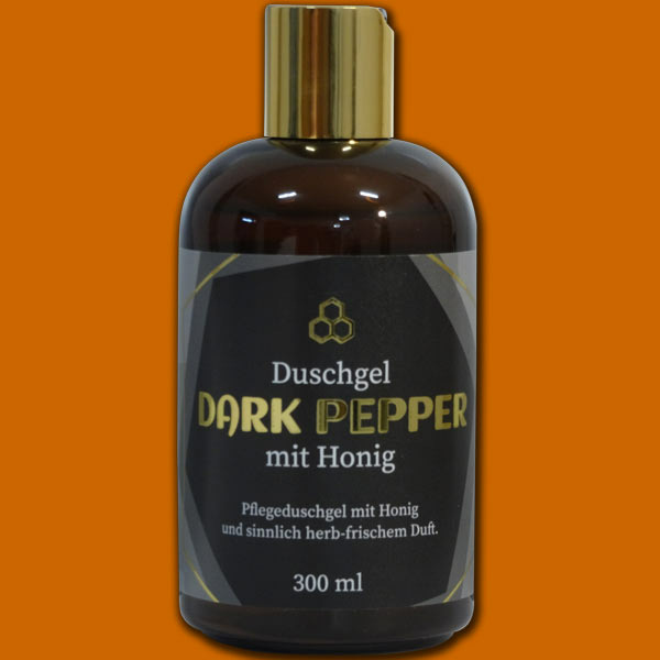 Das Dark Pepper Duschgel mit Honig überrascht mit einem maskulinen, pfeffrig-frischen Duft. Es reinigt die Haut sanft und hüllt sie in einen sinnlichen Duft.