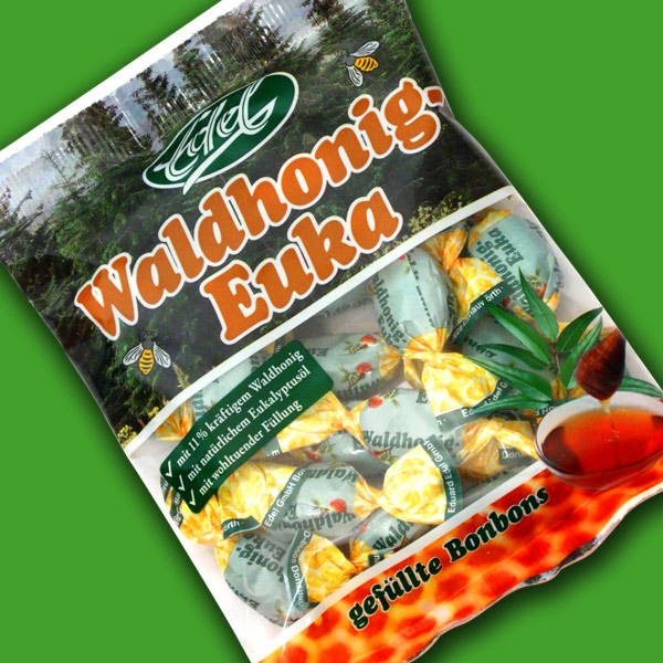 Die Waldhonig-Euka-Bonbons bieten eine wohltuende Füllung, die in einem feinen Waldhonigmantel gehüllt ist. Diese einzeln verpackten Bonbons sind ideal für die Pflege von Hals und Rachen, besonders in der kalten Jahreszeit.