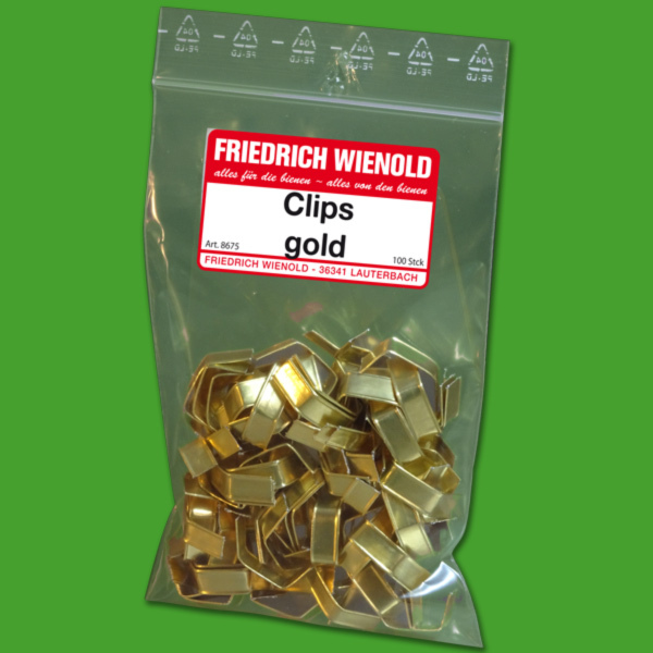 Die Gold-Clips sind ein praktisches Zubehör für die Imkerei und eignen sich hervorragend zum Verschließen von Beuteln oder Verpackungen. Mit einer Packungsgröße von 100 Stck bieten sie eine vielseitige Lösung für Imker*innen, die ihre Produkte sicher und professionell verpacken möchten. Die Clips sind stabil und einfach in der Handhabung.